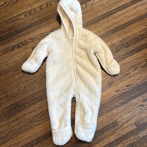 3-6M baby gap white snow suit